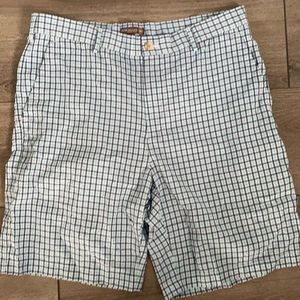 Peter Millar - shorts. 34